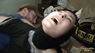 Beurette prise dans un gangbang au fond d un garage