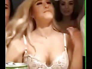 Leaked Periscope Of British College Teens Flashing